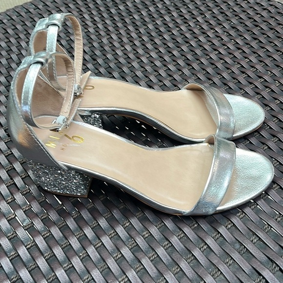 Mix No. 6 CYM Silver Metallic Faux Leather Sandals Block glitter Heels Women 7.5 - Picture 1 of 13